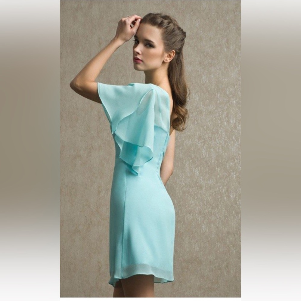 Lauren Conrad Sea Foam Butterfly Sleeve Ruffle
Dress NNY
$30 $76 | Size:6